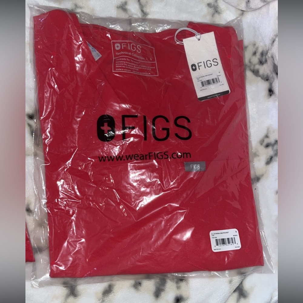 Figs scrub top